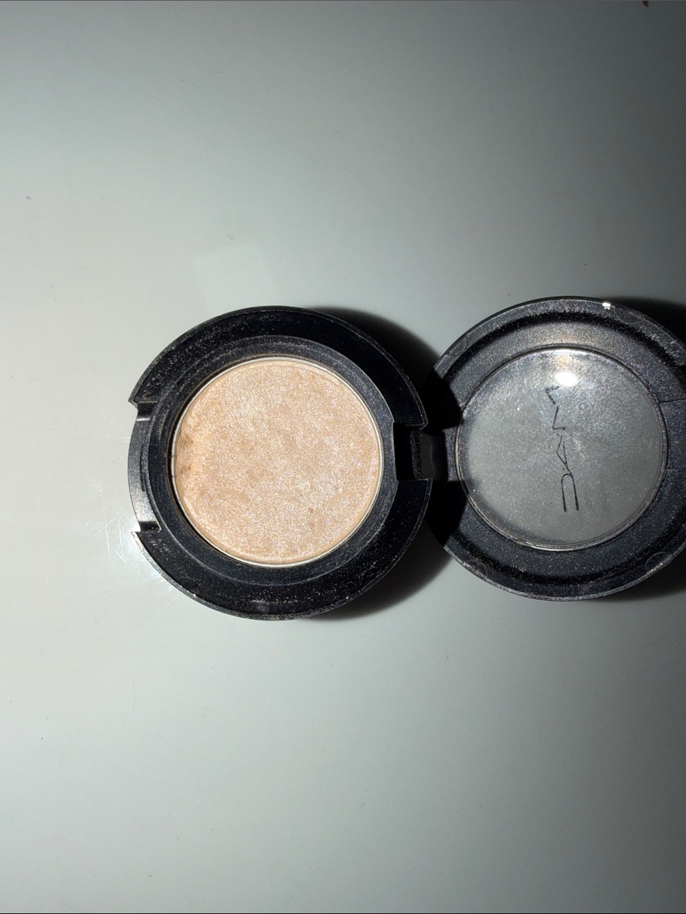 MAC Cosmetics Nylon Eyeshadow - Champagne Beige Shimmer - Picture 5 of 5